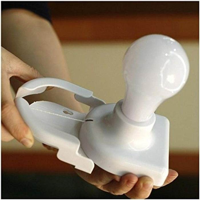 Portable Lightbulb Lamp (Battery Operated) - DMC Wholesale